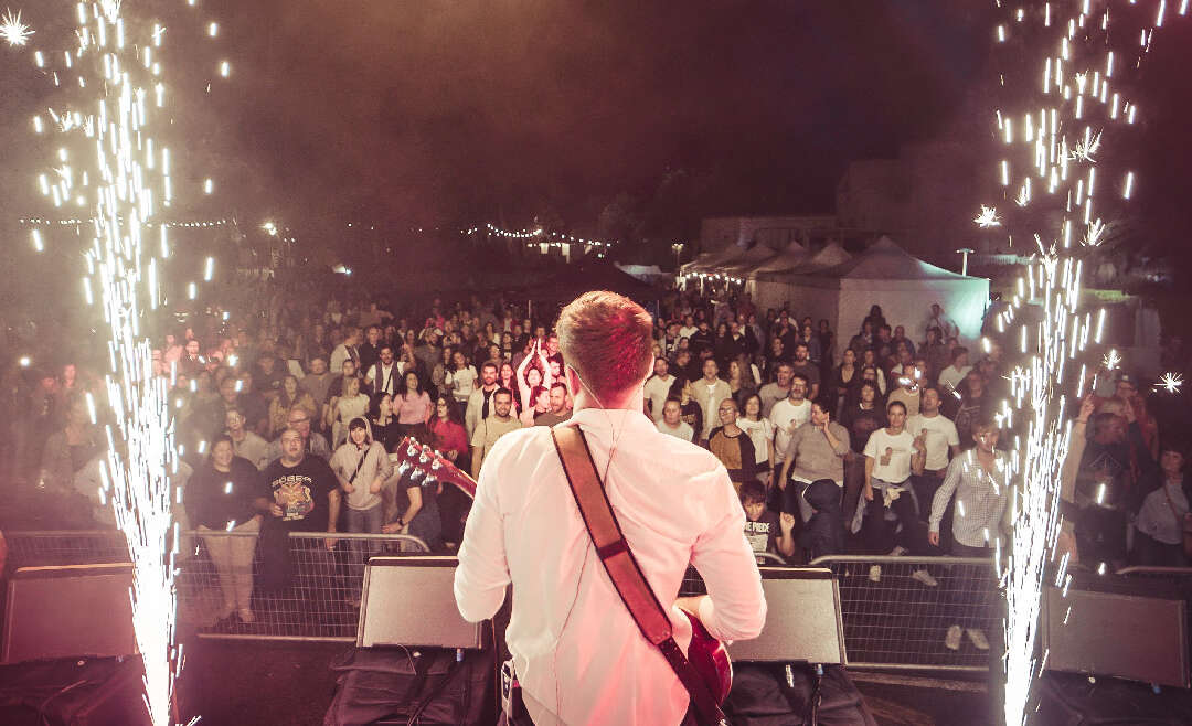 CONTRATAR GRUPOS DE VERSIONES FESTA JOVE